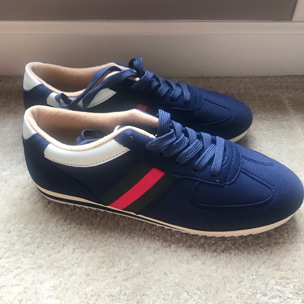 Navy tennis shoes